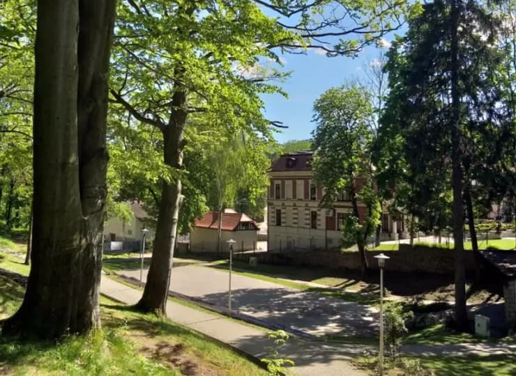Do obiektu przylega przepiękny Park Zdrojowy