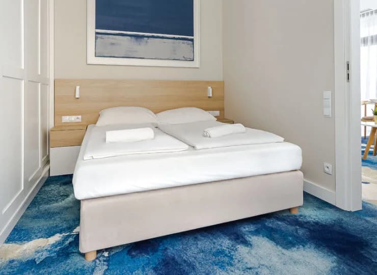 Apartament Deluxe jest dwupokojowy