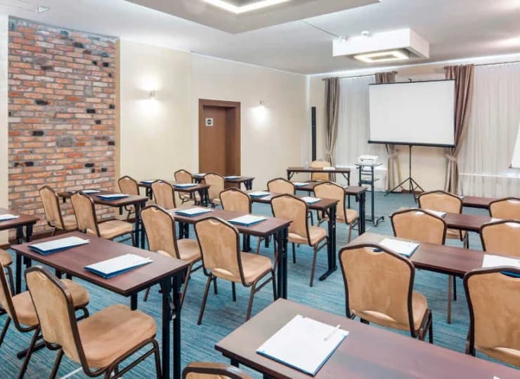 Hotel posiada w swojej ofercie salę konferencyjną