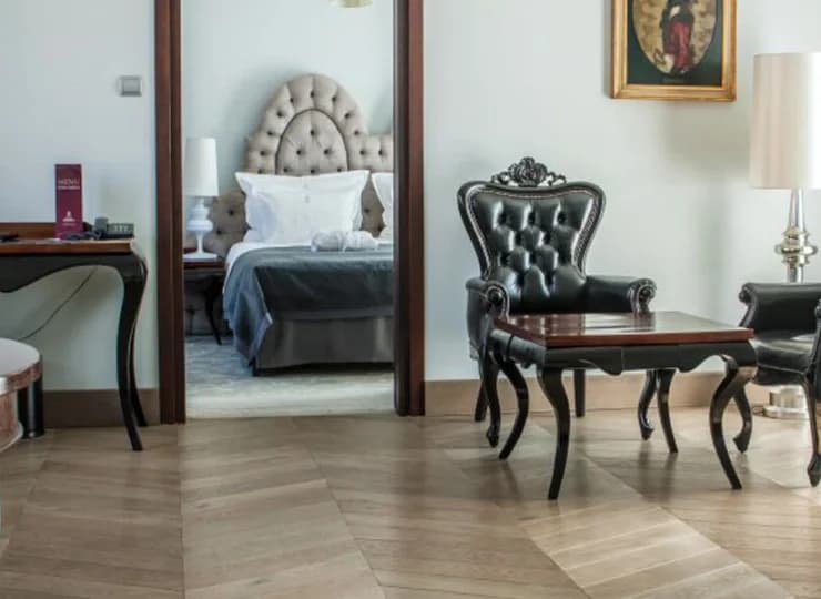 Apartament Napoleon posiada salon oraz 2 odrębne sypialnie