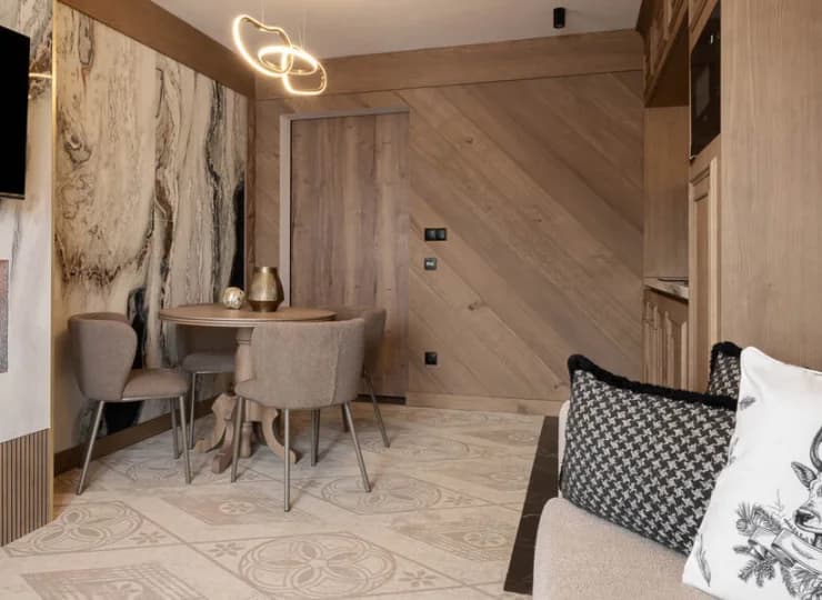 W salonie apartamentu Kozi Wierch jest kominek