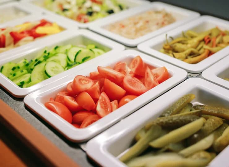 W bufecie znajdują się różnorodne składniki