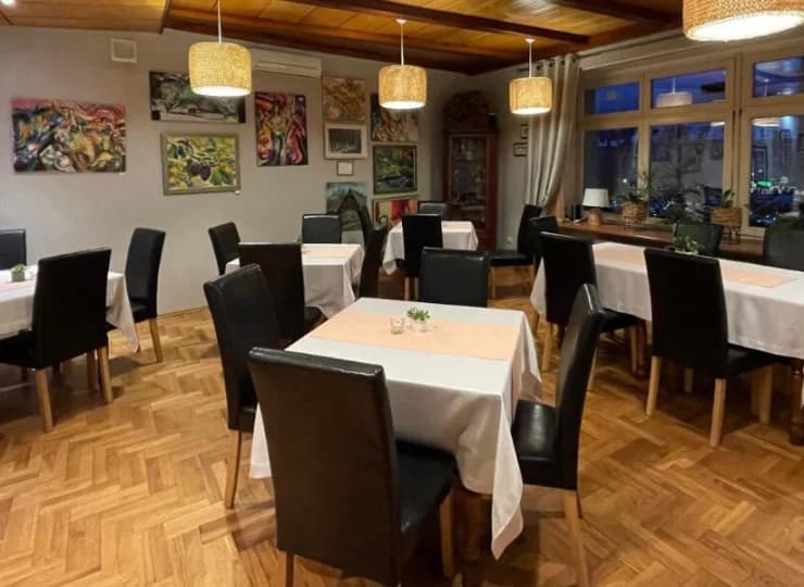 Codziennie goście mogą zjeść smaczne śniadanie i obiadokolację
