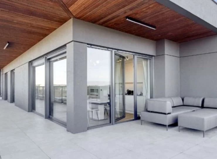 Duży taras z narożnikiem największego Apartamentu superior A64