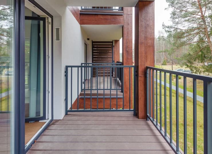 Każdy apartament ma własny balkon lub taras