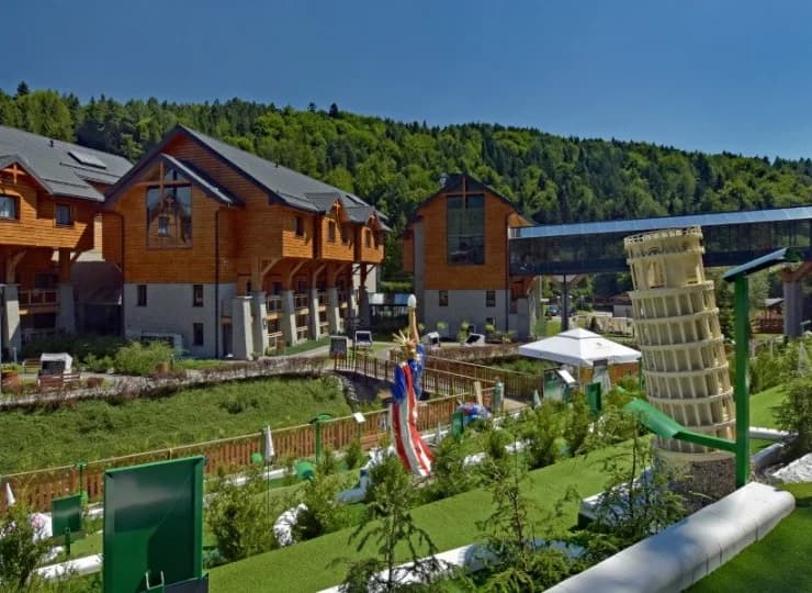 Pakiet zawiera darmowa grę w Minigolfa, na największym polu w regionie