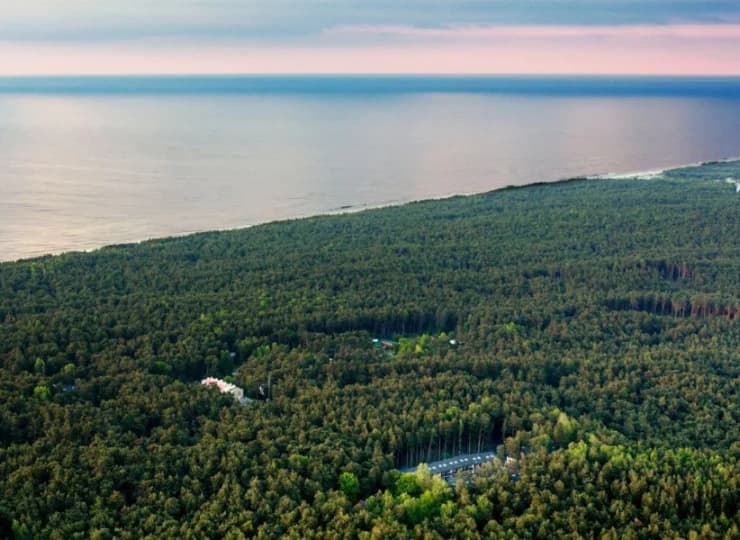 Natura Resort to ośrodek wypoczynkowy usytuowany w Pogorzelicy