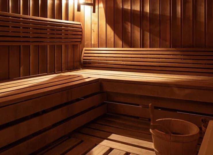 Centrum SPA obejmuje saunę suchą, łaźnię parową, jacuzzi, bicze szkockie