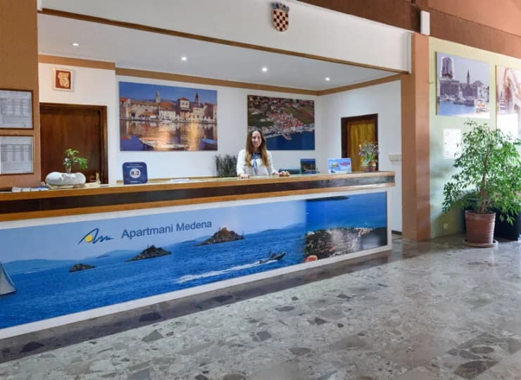 Apartmani Medena blisko plaży i nadmorskiej promenady w środkowej Dalmacji