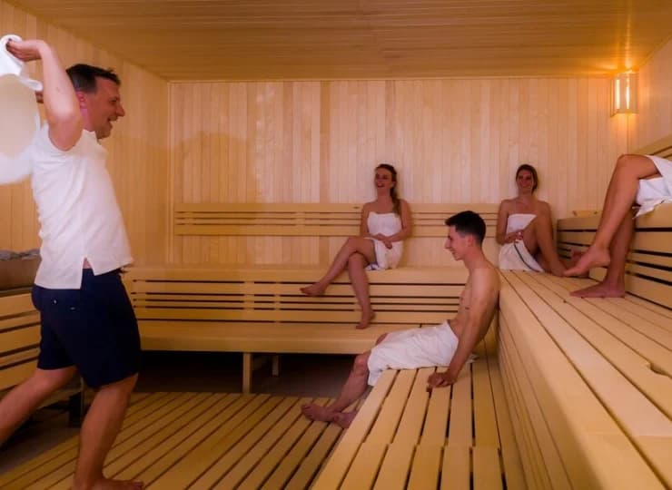 Istnieje możliwość wzięcia udziału w rytuale saunowania