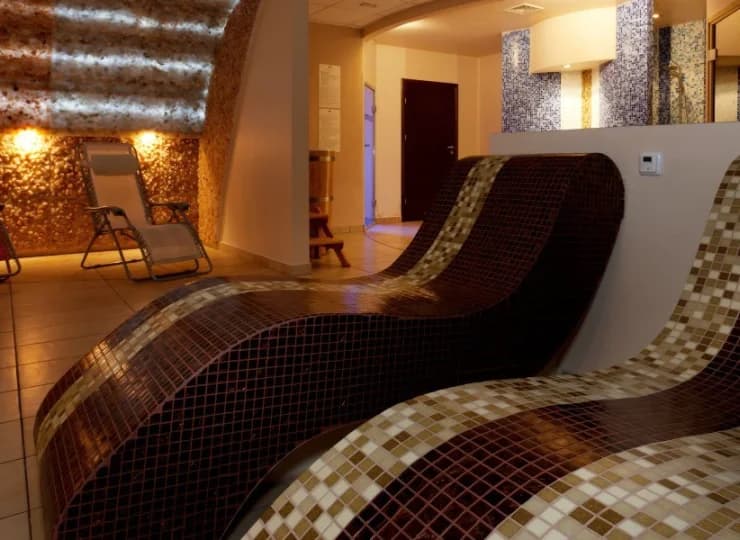 W samym hotelu czeka na gości Centrum Relaksu i SPA