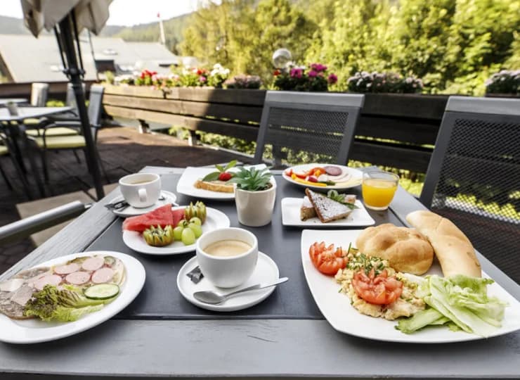 Restauracja codziennie serwuje śniadania w formie bogatego bufetu