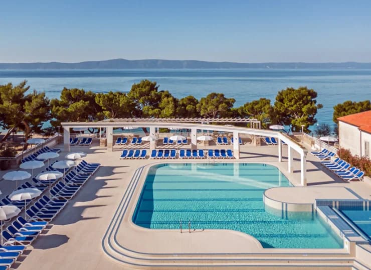 To świetnie zlokalizowany hotel z wygodami