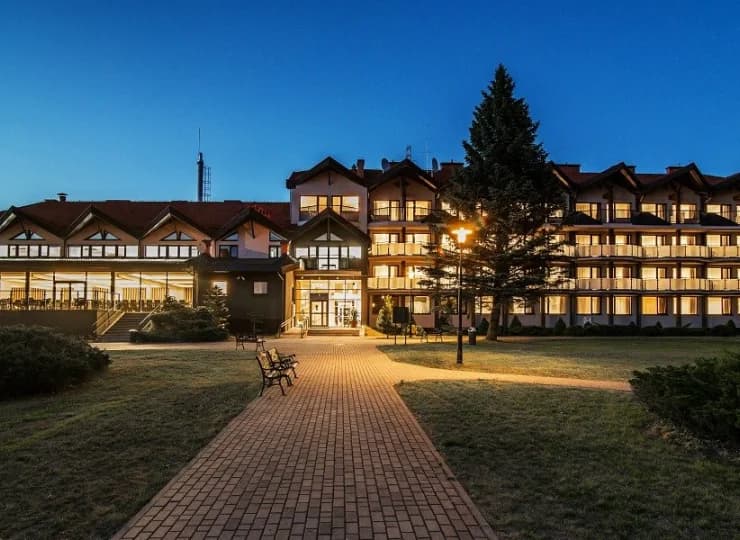 Hotel Mazurski Raj **** oferuje gościom zakwaterowanie w komfortowych pokojach