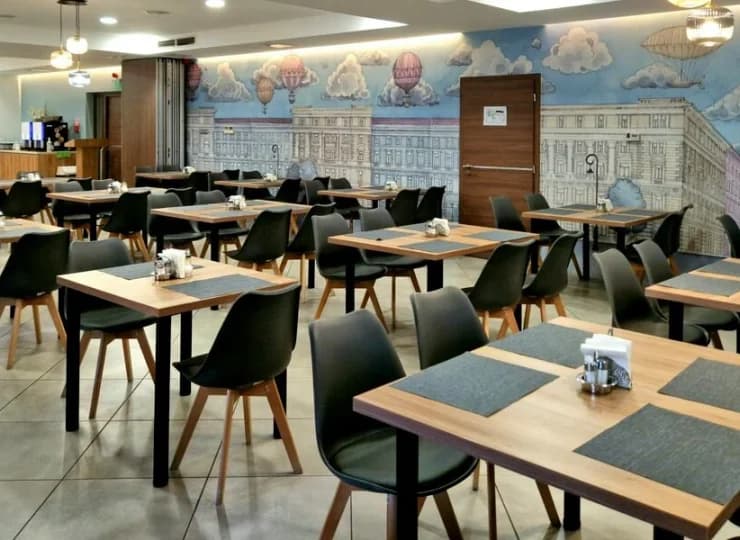 Wnętrza hotelowej restauracji