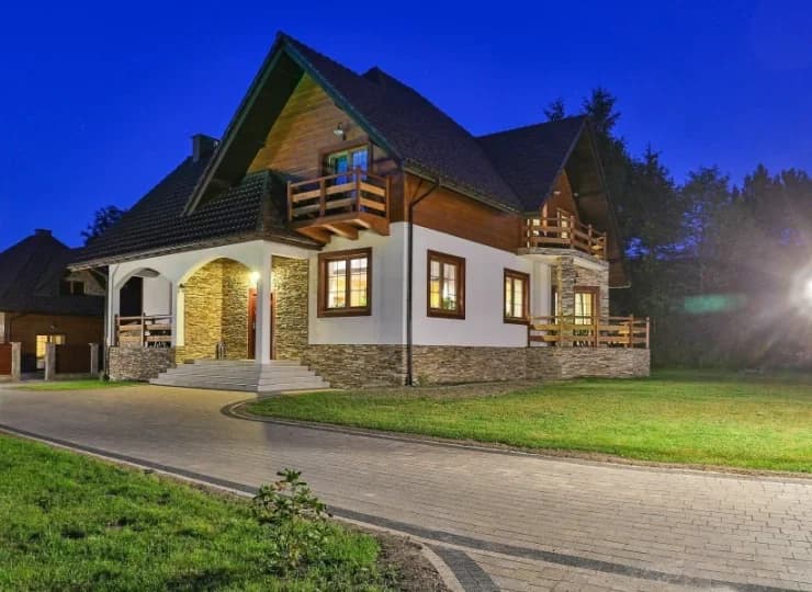 Hotel jest położony w atrakcyjnej górskiej lokalizacji