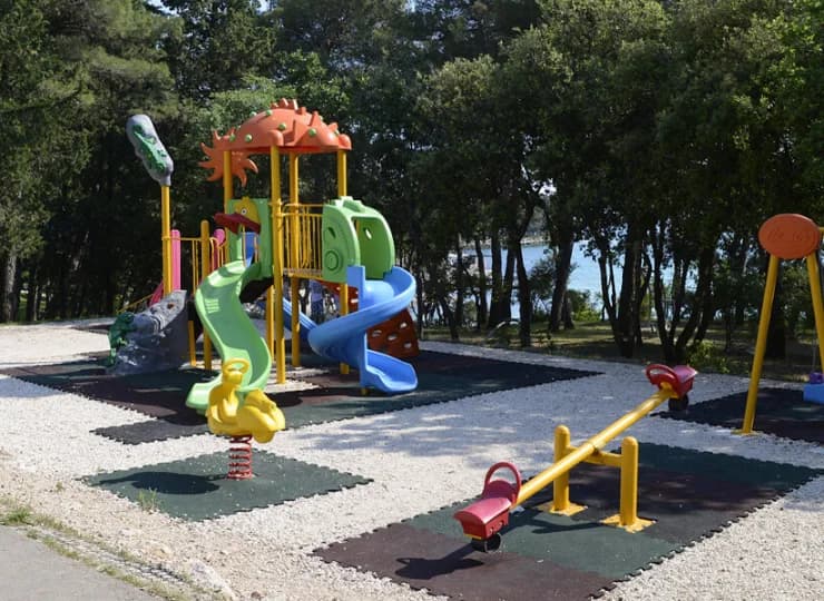 Dla dzieci przygotowano duży plac zabaw