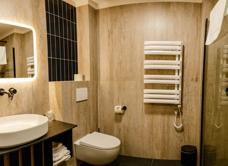 Łazienka pokoju superior z klimatyzacją