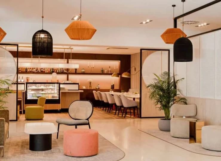 W hotelowym lobby mieści się też bar