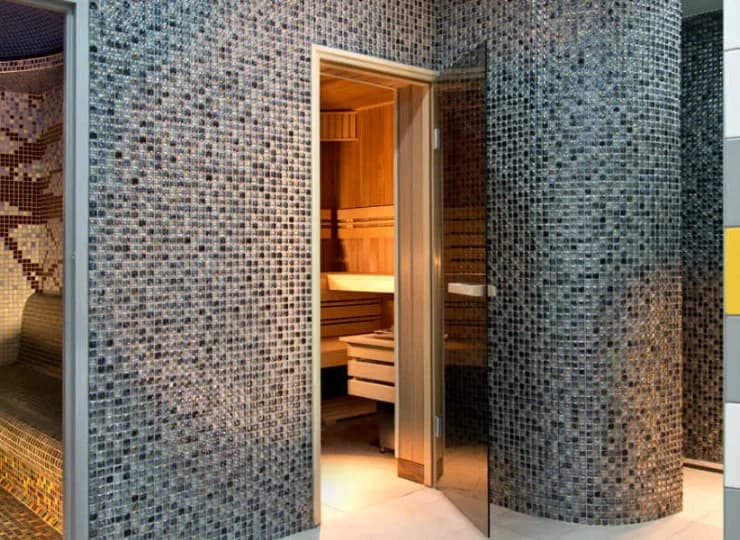 W hotelu znajduje się strefa saun (sauna parowa i sucha)