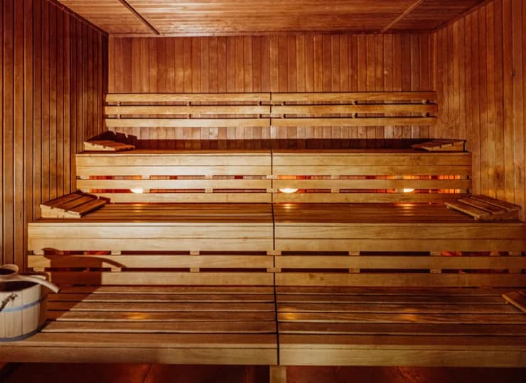 Dostępna jest sauna sucha i łaźnia parowa