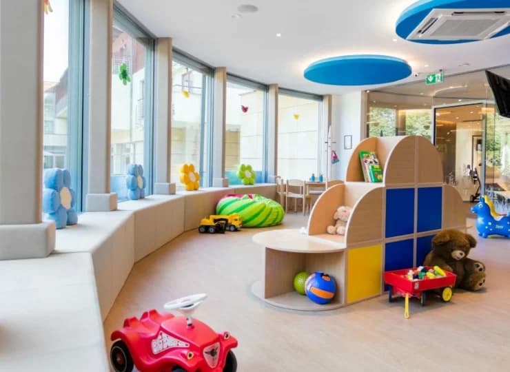 Z myślą o najmłodszych gościach przygotowano salę zabaw