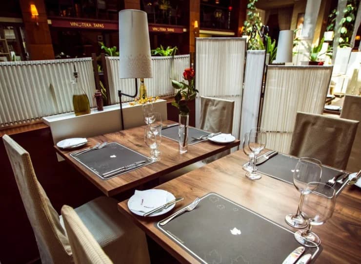 W menu duży wybór dań kuchni śródziemnomorskiej
