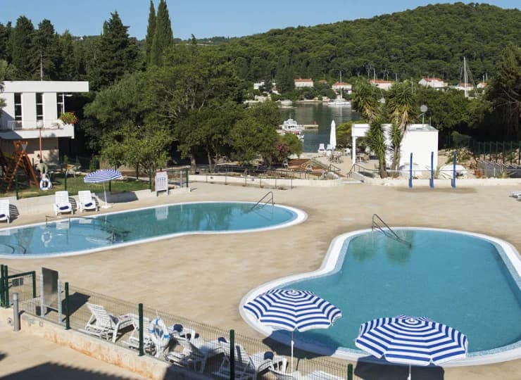 W resorcie znajduje się kompleks zewnętrznych basenów