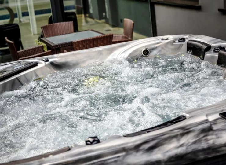 Obiekt posiada też zewnętrzne jacuzzi
