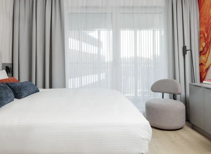 W obiekcie są pokoje 2-osobowe oraz apartamenty dla 4 i 6 osób