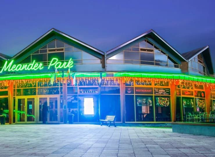 Meander Thermal & Ski Resort to kompleks łączący wypoczynek i sporty zimowe