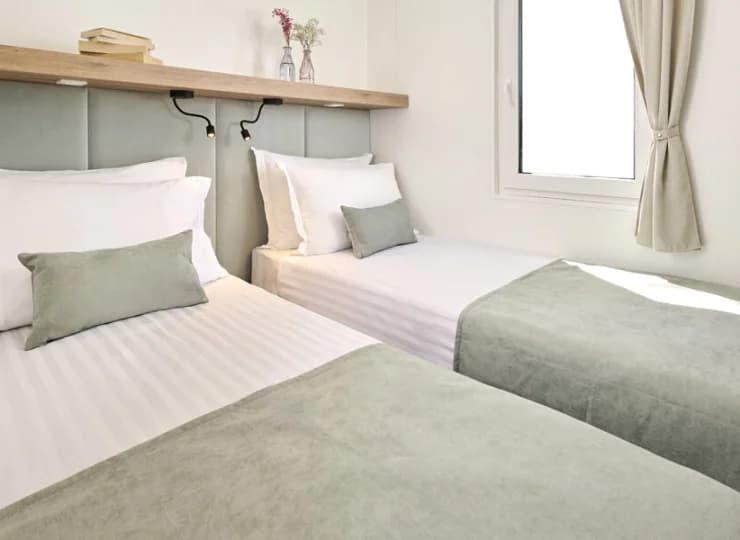 Jedna z sypialni w Luxury Glamping Home