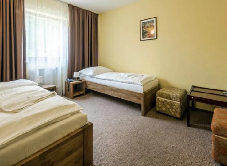 Jedna z sypialni pokoju rodzinnego 2+2