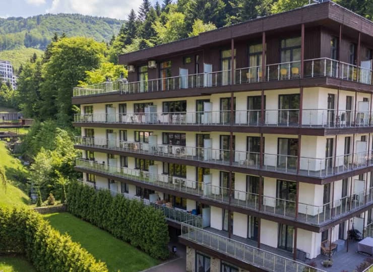 Apartamentowce są położone w odległości 400 m od siebie
