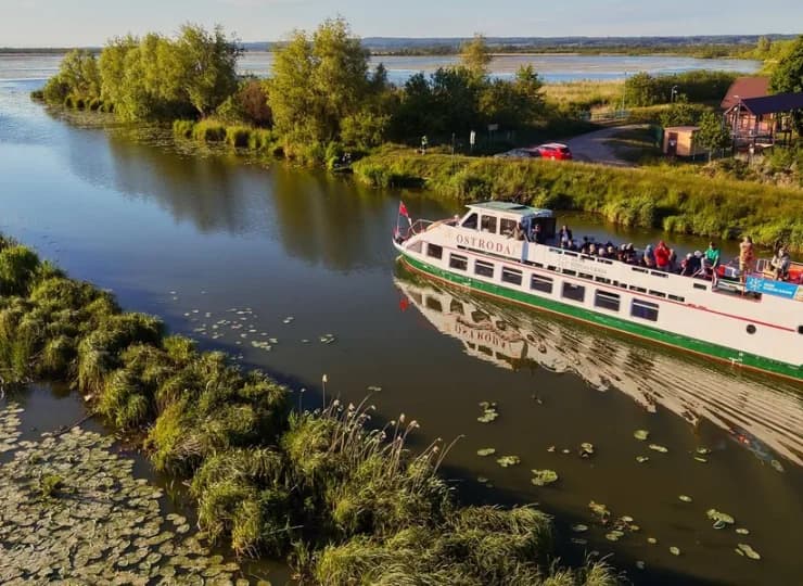 W pobliżu hotelu przebiega szlak Kanału Elbląskiego