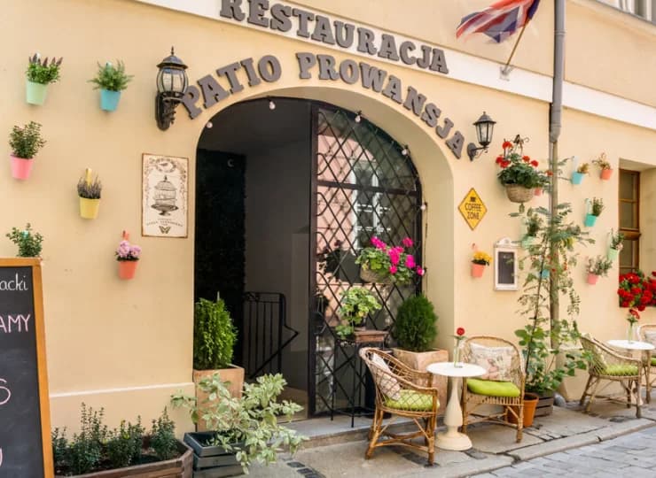 Hotel dysponuje klimatyczną restauracją