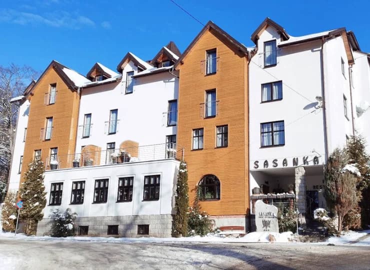 Hotel Sasanka jest zlokalizowany w górnej części Szklarskiej Poręby