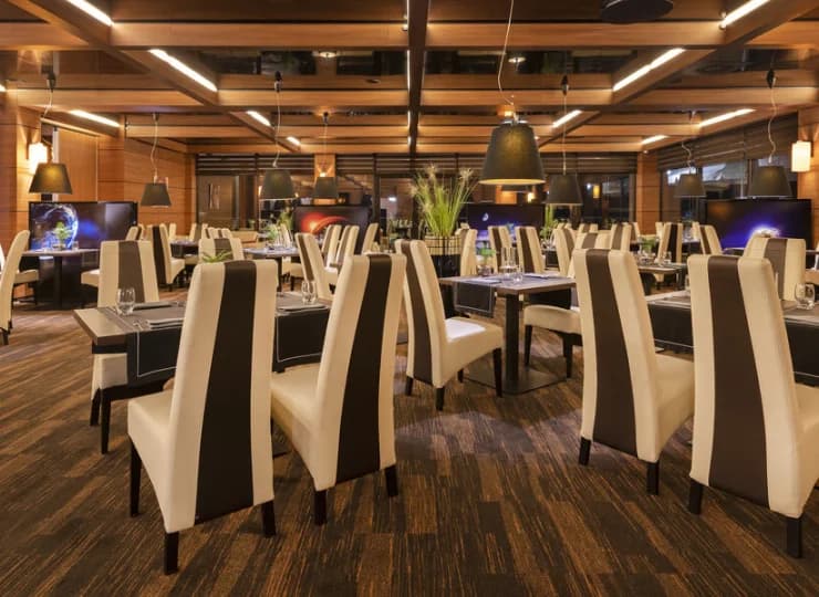 Hotelowa restauracja zachwyca gości wyszukanym smakiem potraw