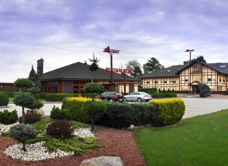AHotel jest dogodnie położony tylko 10 km od pięknej Pszczyny i Bielska-Białej
