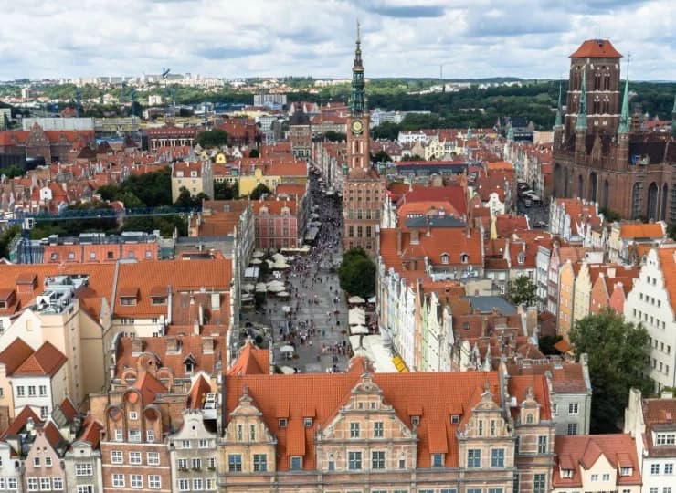Atrakcje okolicy: Ulica Długa, Ratusz Główny i Bazylika Mariacka