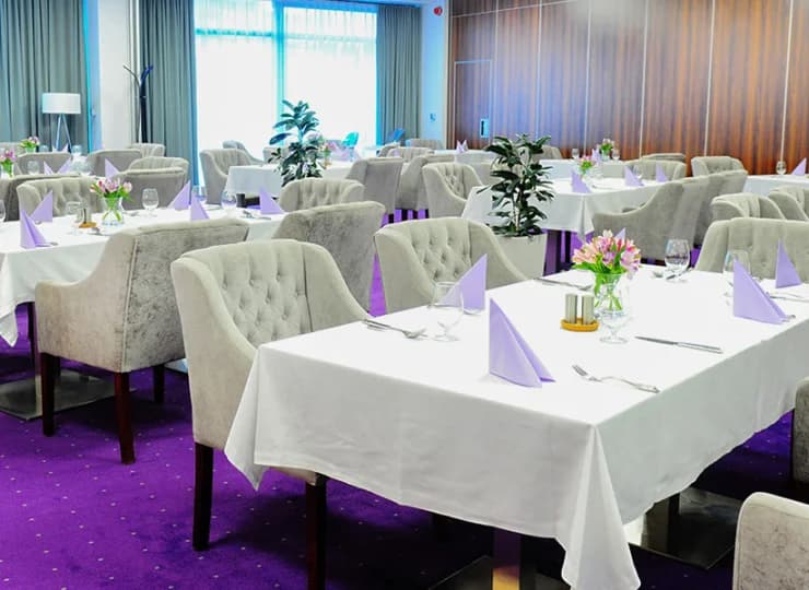 W hotelu mieści się elegancka restauracja