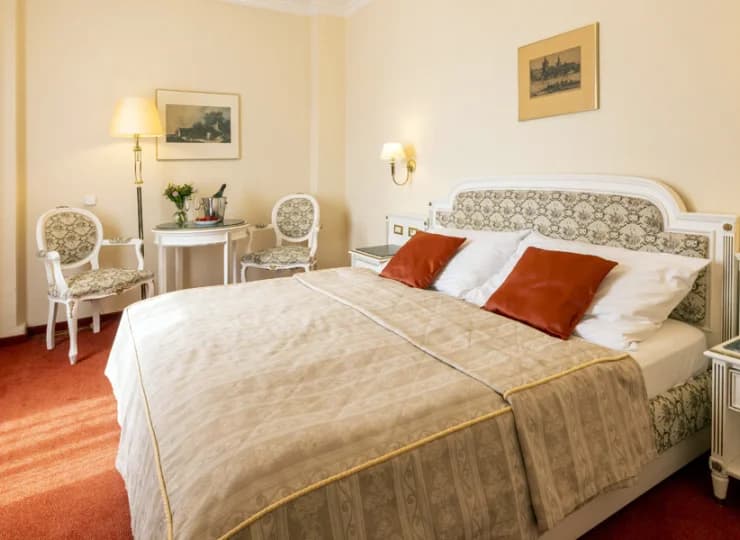 W jednej sypialni Family room jest podwójne łóżko, w drugiej 2 pojedyncze