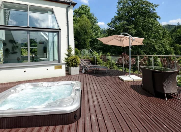 Z jacuzzi na tarasie można podziwiać piękny widok na Czantorię