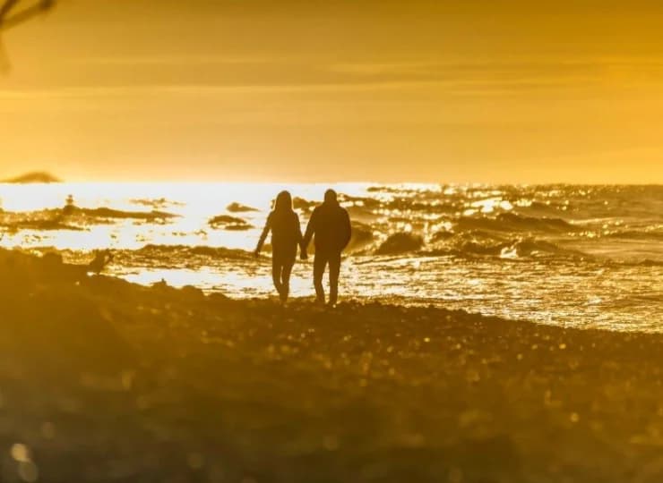 Atrakcje okolicy: piękne klify i plaże są doskonałym miejscem na spacery