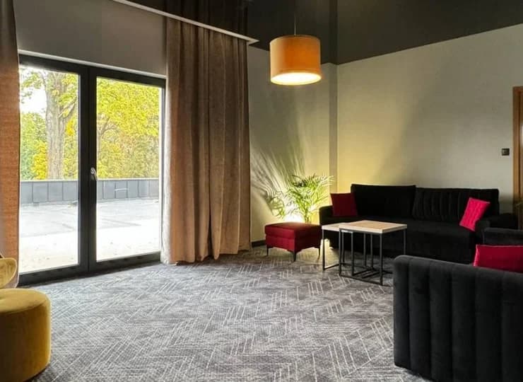 Pokoje studio składają się z salonu i osobnej sypialni