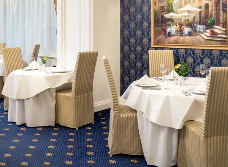 Restauracja Paris serwuje dania z karty