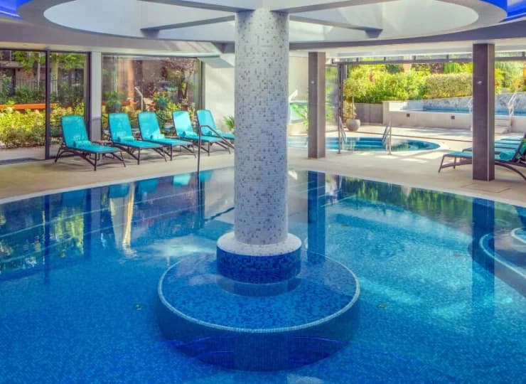 To kompleksowo odnowiony hotel z pięknym ogrodem i świetną strefą wellness