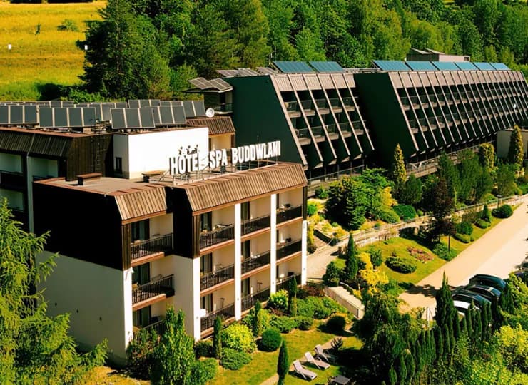 Kompleks składa się z budynku 3* hotelowego i sanatoryjnego
