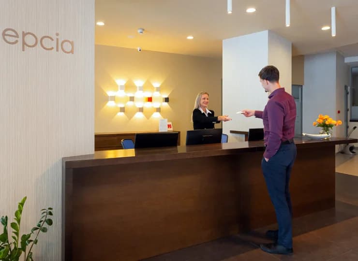 Recepcja hotelu działa całodobowo