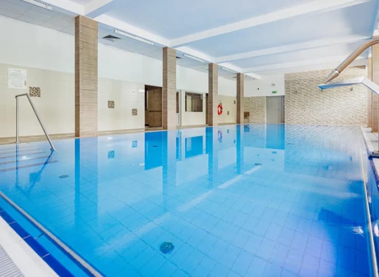 Basen ma wymiary 16m x 5m i głębokość do 1,7 m